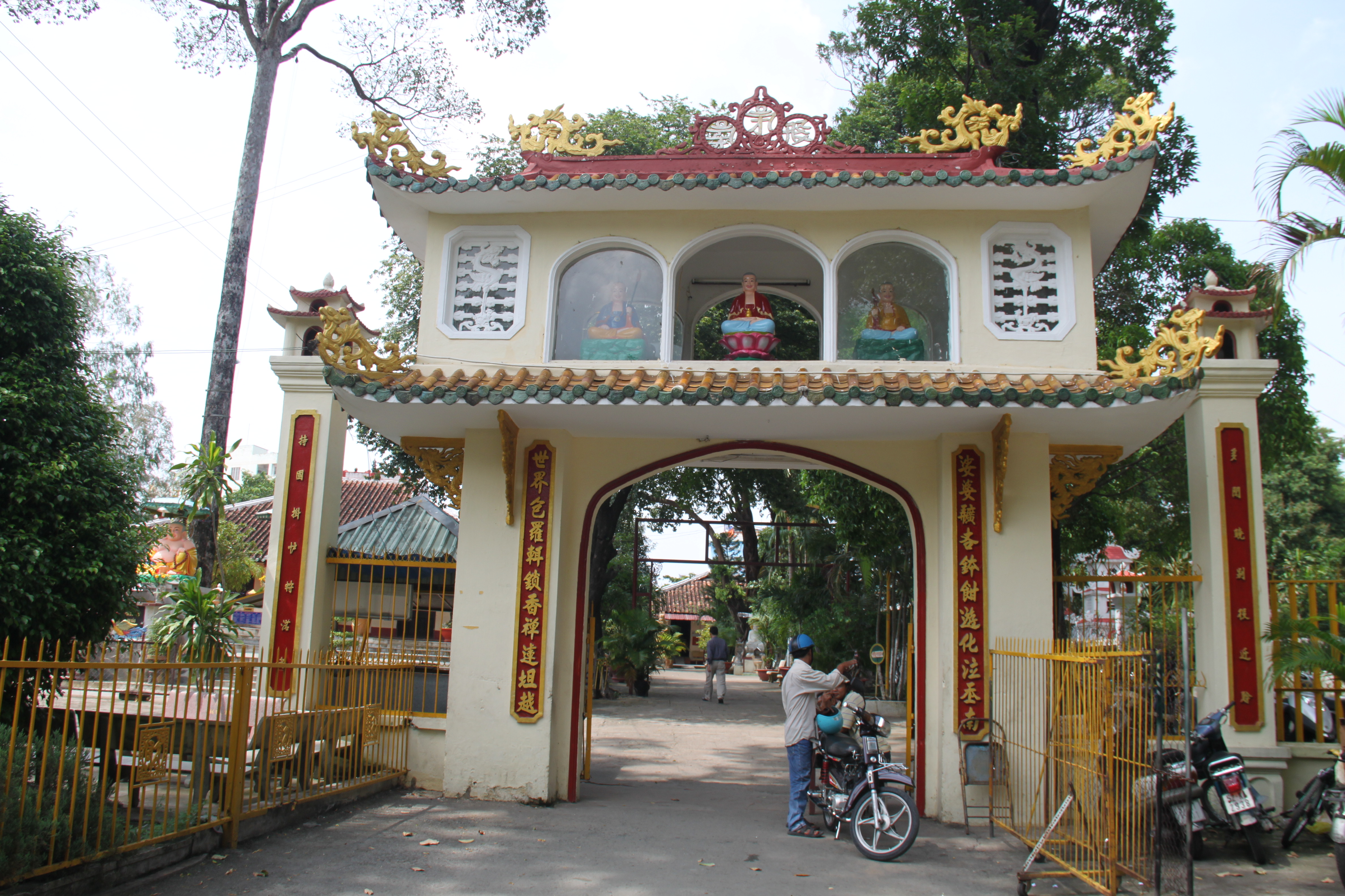 Phung Son Tu Pagoda