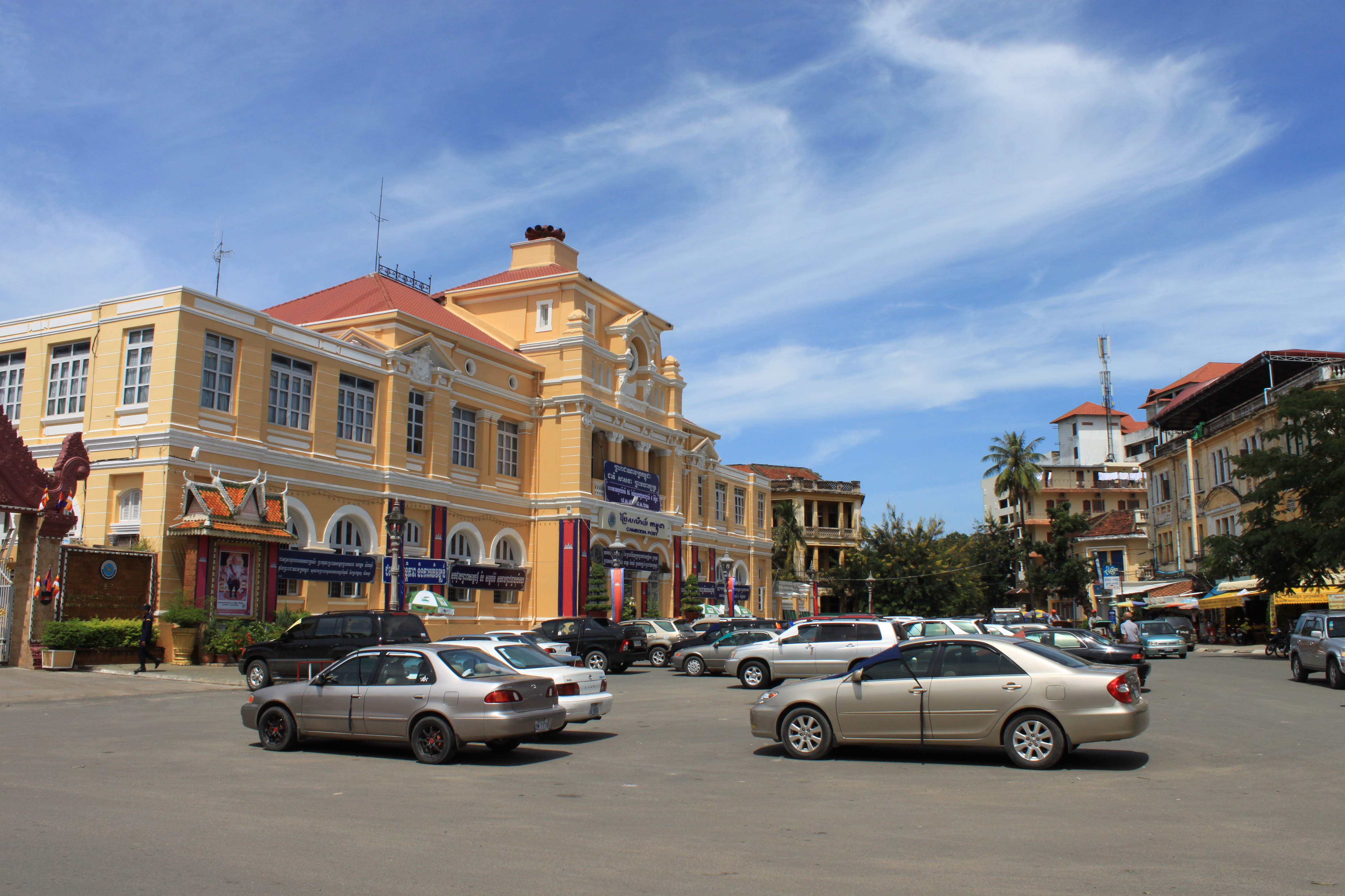 Phnom Penh Night Market (Psar Reatrey)